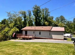 132 Slaven Ln, Oak Hill, WV 25901