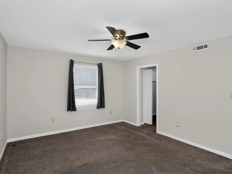 104 Montclair Dr — Photo 24