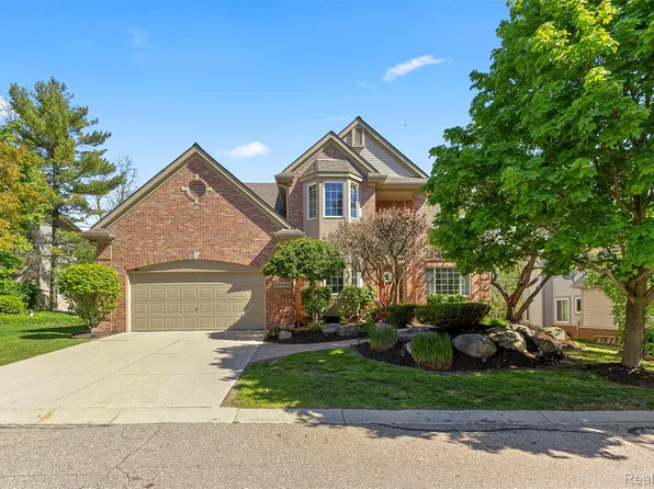 23395 Mission Ln, Farmington, MI 48335