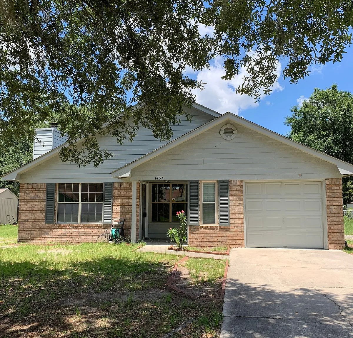 3 bed, 2.0 bath, 1305 sqft, $1,600 — Photo 1