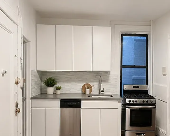426 W 47th St #4A — Photo 5