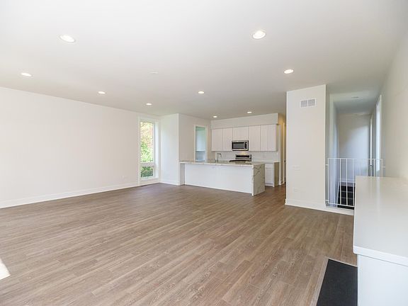 3rd image of 2812 N Mildred Ave APT 1W
