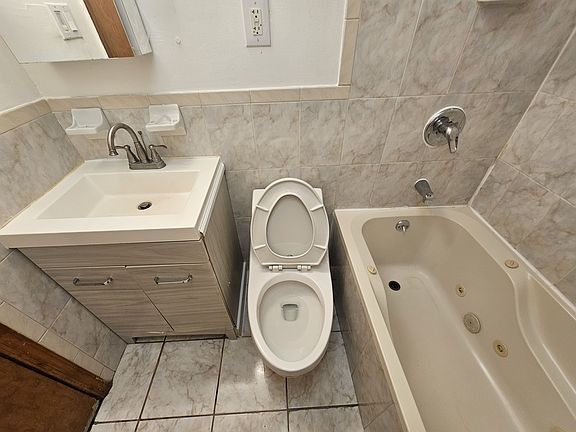 3rd image of 3500 Hudson Ave APT 1