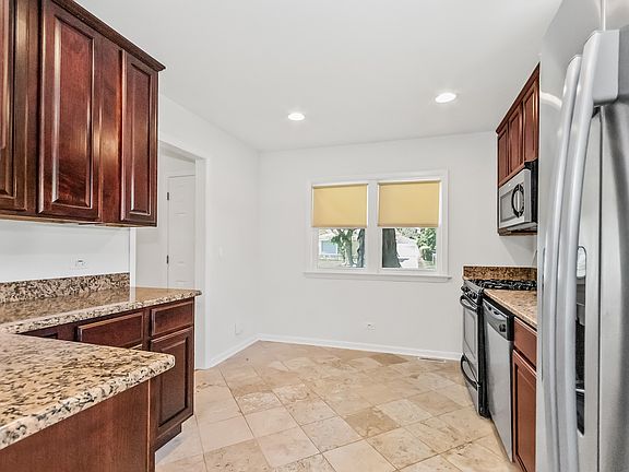 4th image of 232 Thelin Ct