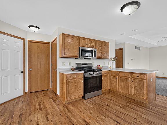 4th image of 907 Colorado St