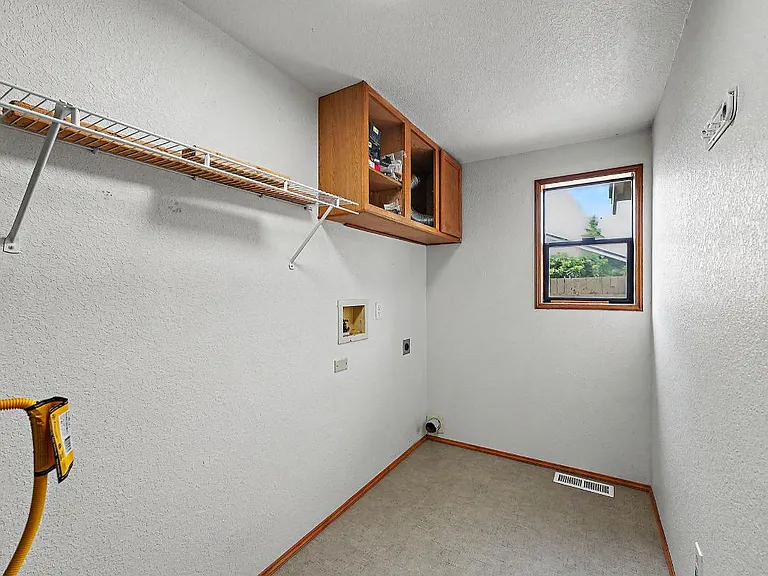 9123 Wendy Dr SE — Photo 16