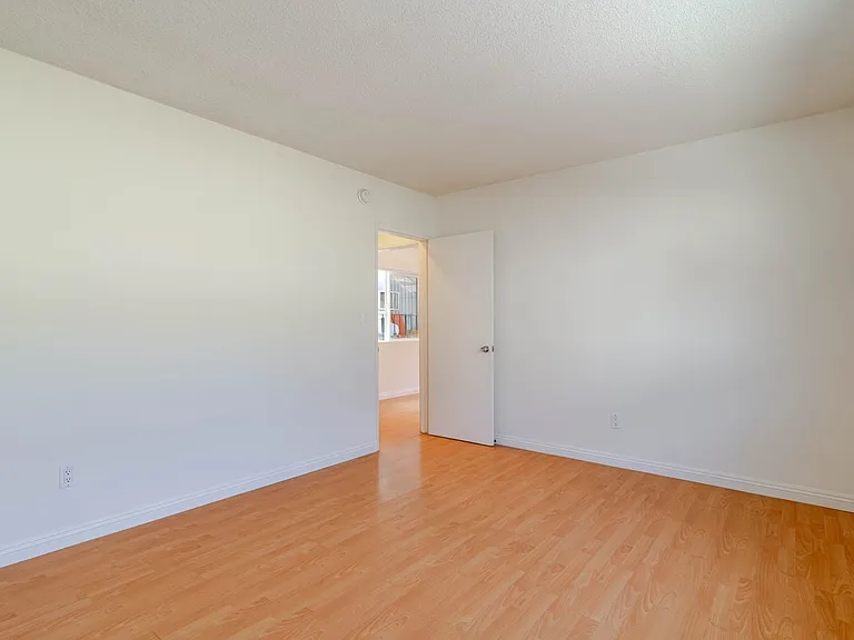 340 W Doran St #8 — Photo 12