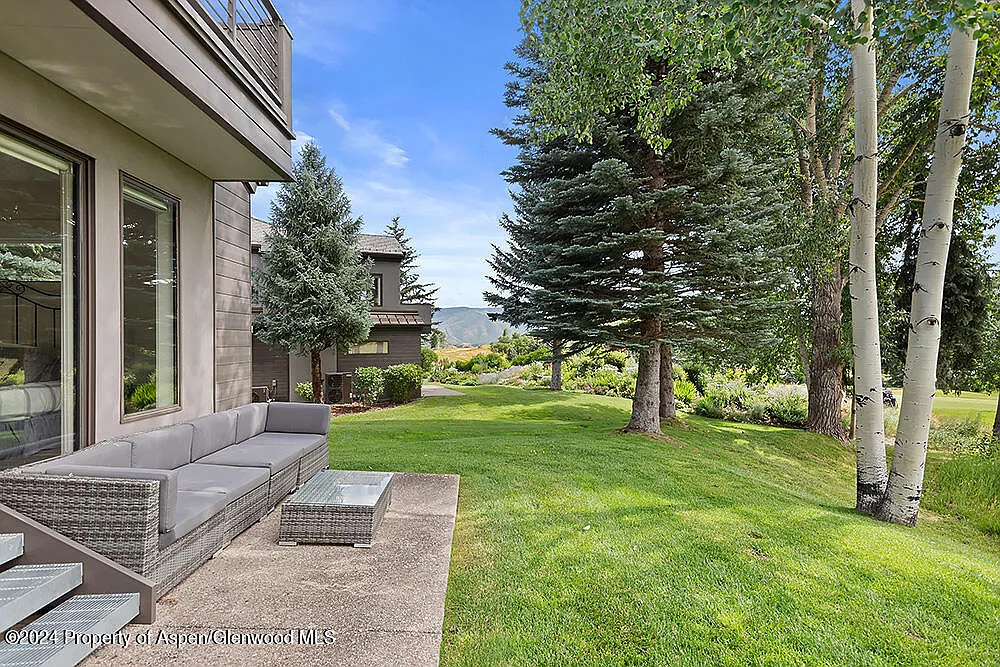 4 bed, 4.5 bath, 2712 sqft, $15,000 — Photo 4