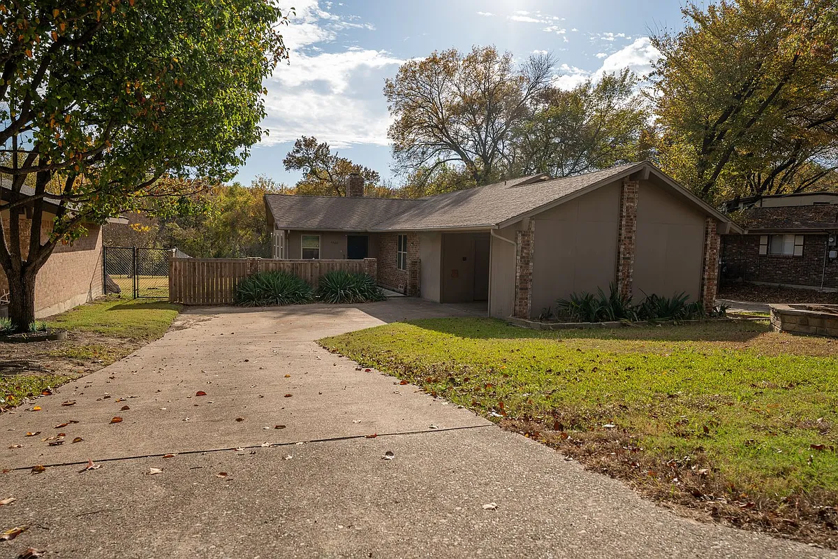 Building Photo - 5508 Flamingo Dr