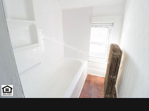 2nd image of 607 W Monroe St APT 3