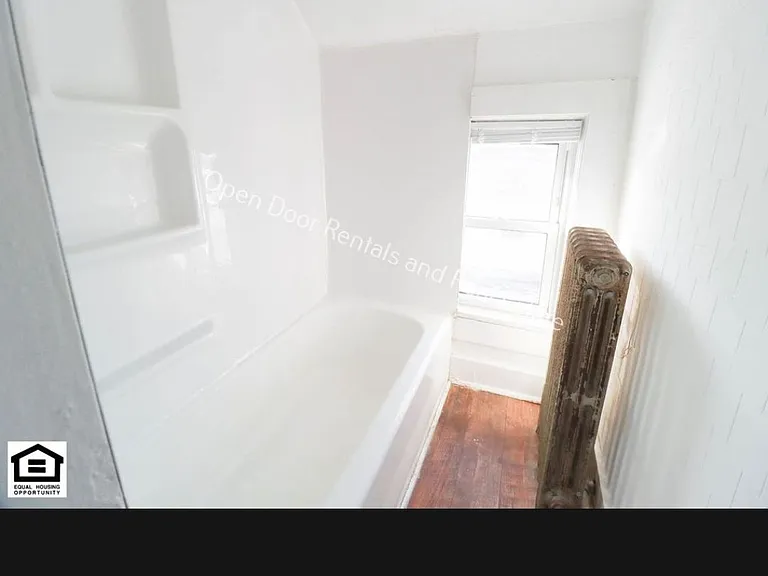 607 W Monroe St #3 — Photo 2