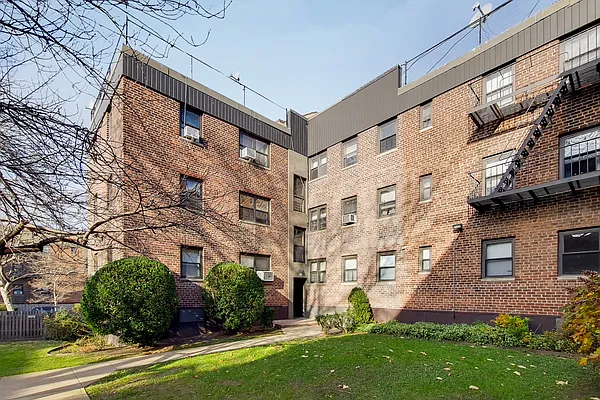 Rented by Revona Properties | media 9