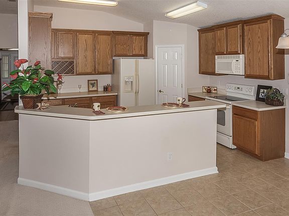 2nd image of 1428 Stockbridge Ln
