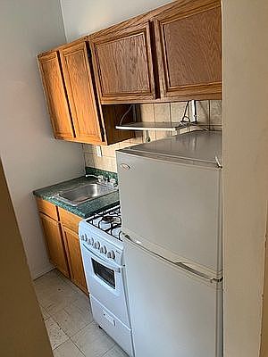 2nd image of 624 E 11th St #4AB