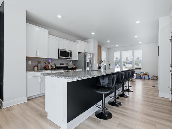 5th image of 6894 Barrowfield Pl