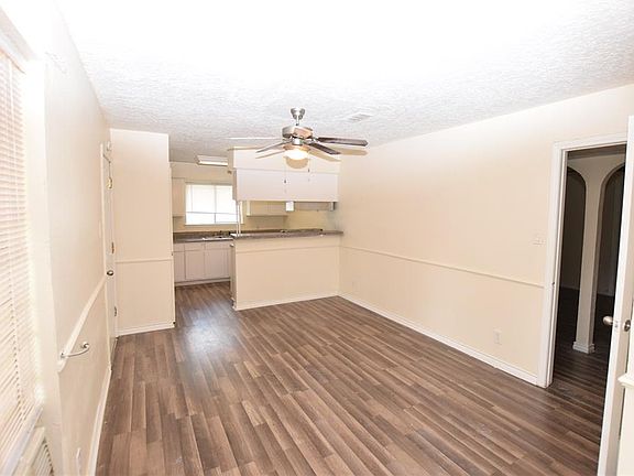 4th image of 809 Glenmore Dr