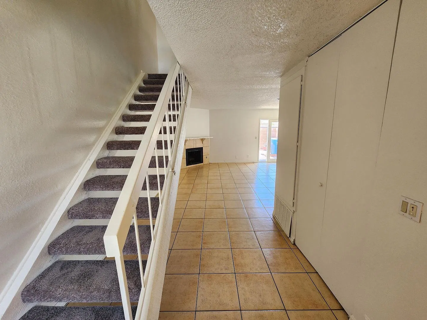Beautiful And Spacious Two Story Town Home In Quiet And Nice Neighborhood! — Photo 3