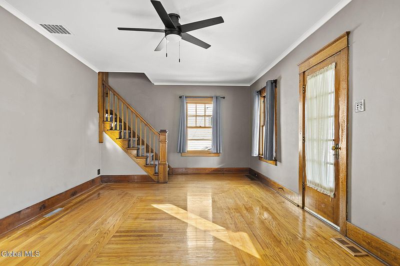 5th image of 10 Crescent Avenue