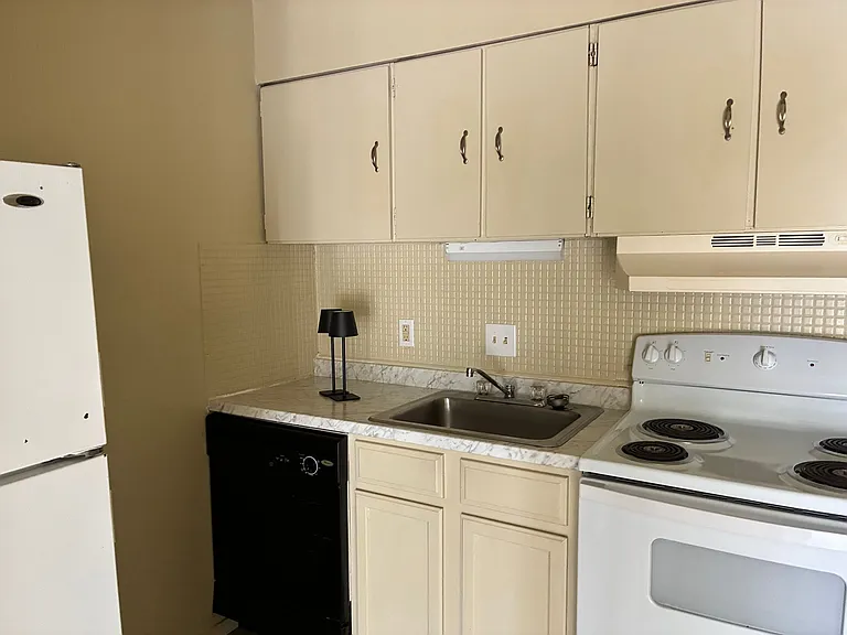 1170 Grand Terrace Dr #9 — Photo 2
