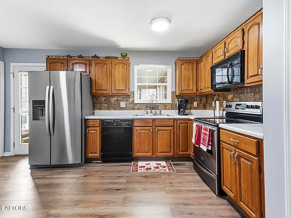 5th image of 192 Acorn Dr