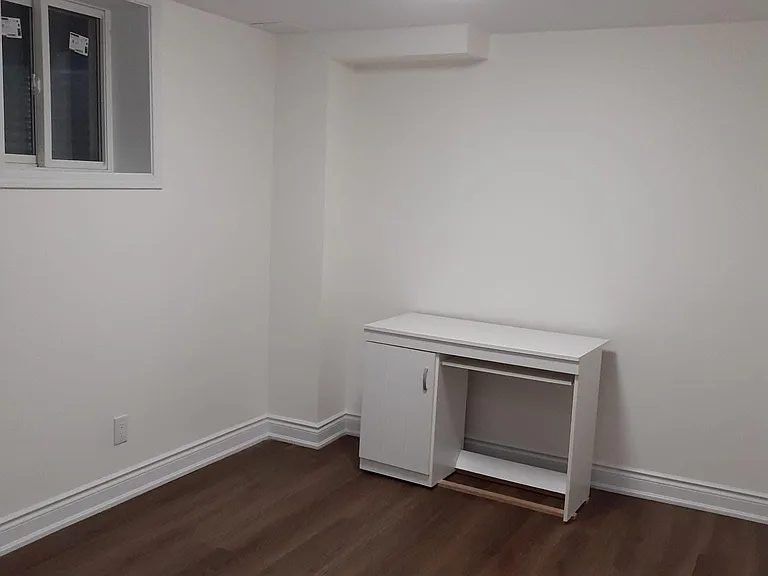6607 Song Bird Cres #BASEMENT — Photo 8