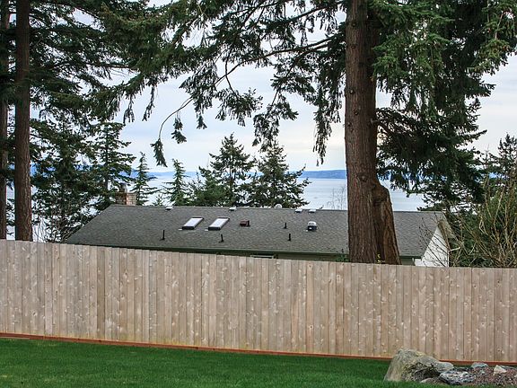2nd image of 1208 Crescent Dr