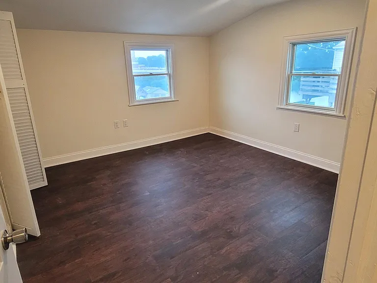 568 Gardiners Ave #2 — Photo 11