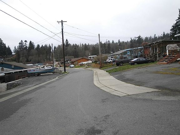 5th image of 4120 76th Pl NW