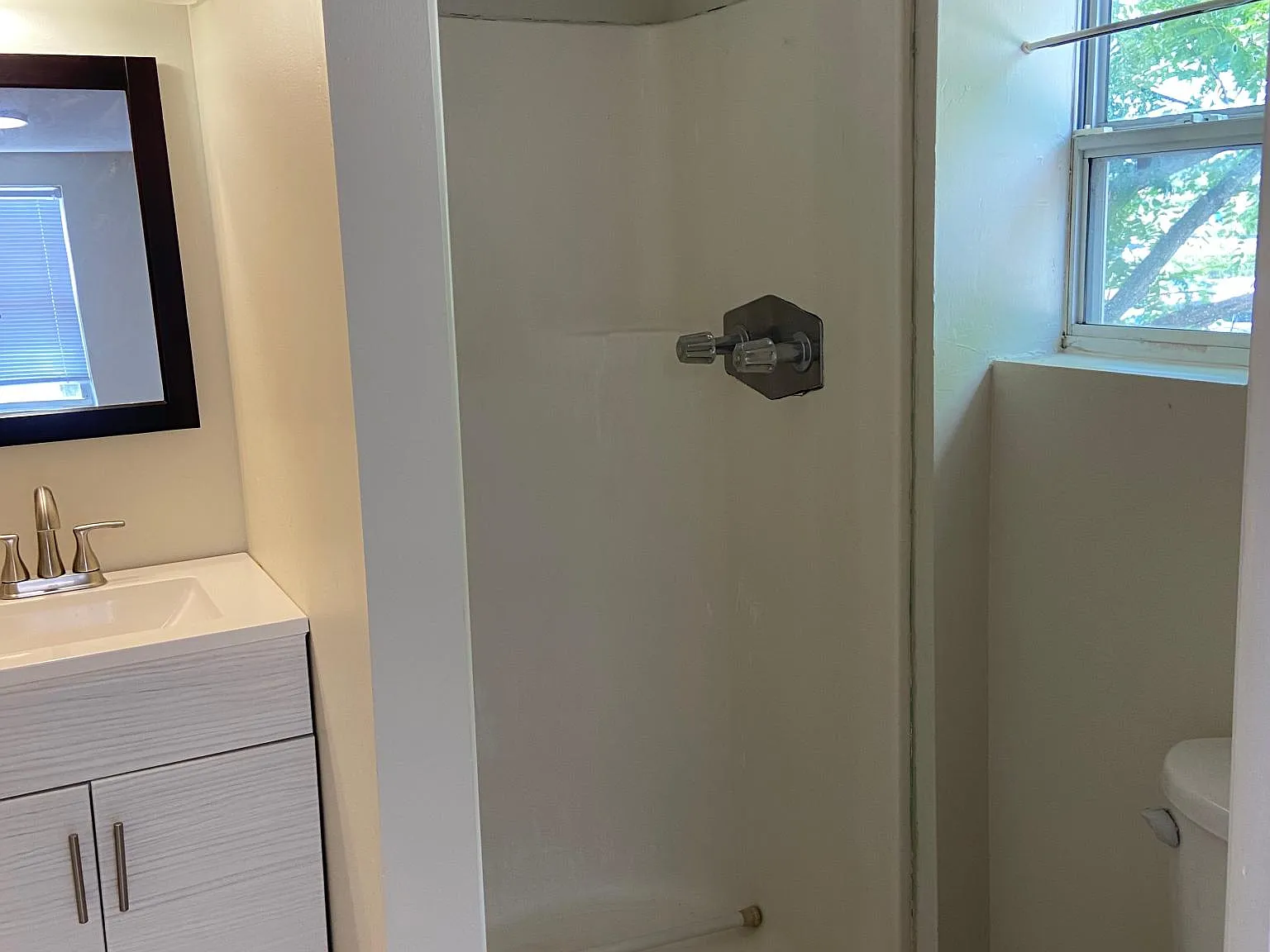 1 bed, 550 sqft, $1,200 — Photo 2