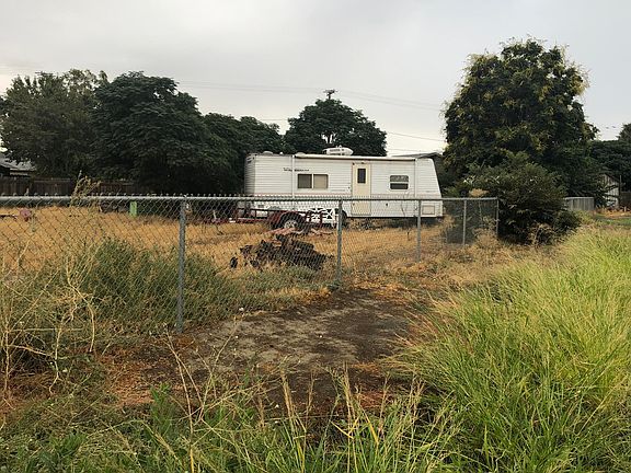 3rd image of 10837 Railroad Avenue