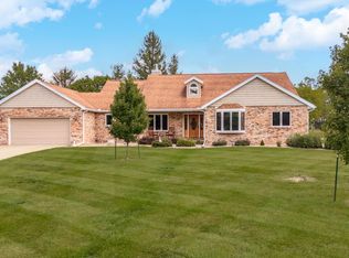 15944 Quail Hollow Ct, Bloomington, IL 61705