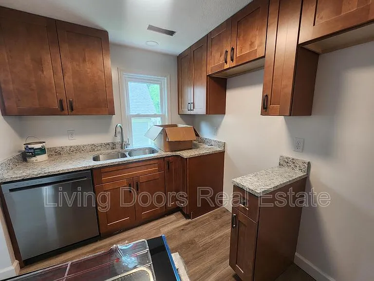711 N 30th St #2 — Photo 4