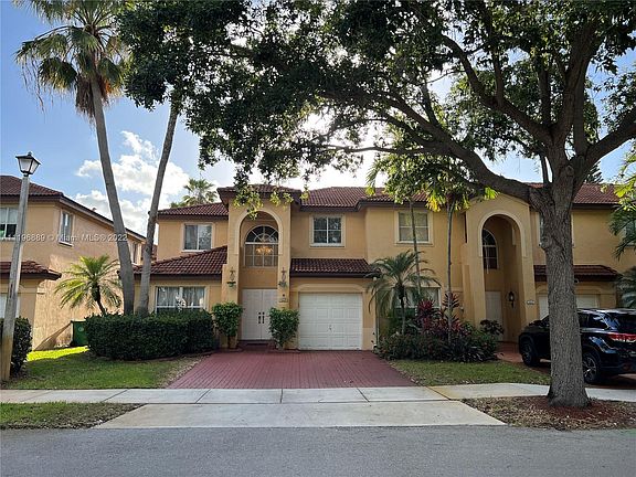3rd image of 233 E Forest Oak Cir #233