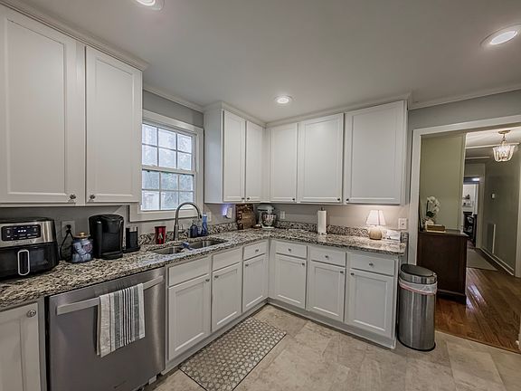 5th image of 113 Woodruff St