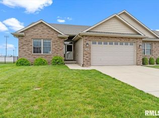 1809 Spartan Dr, Chatham, IL 62629