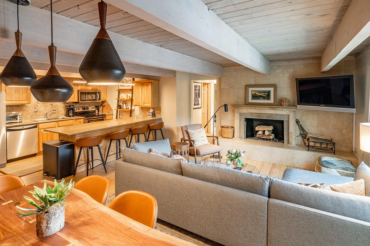 Building Photo - 731 E Durant Ave