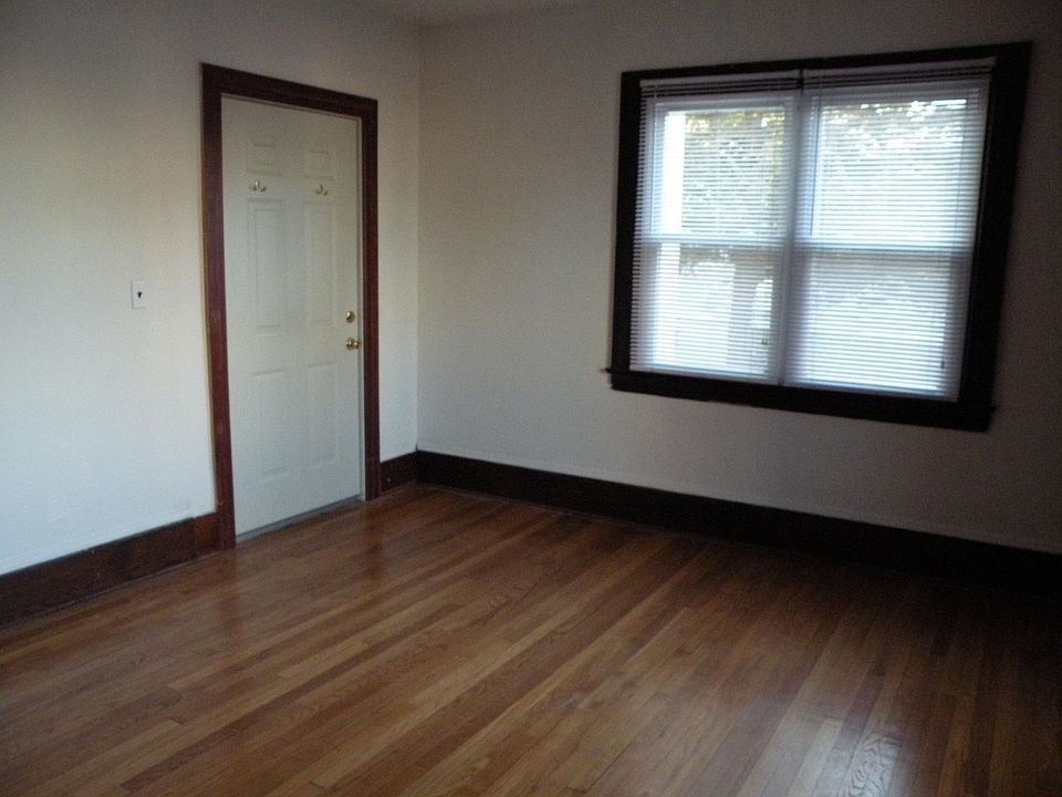 2nd image of 24 Bayview Ave