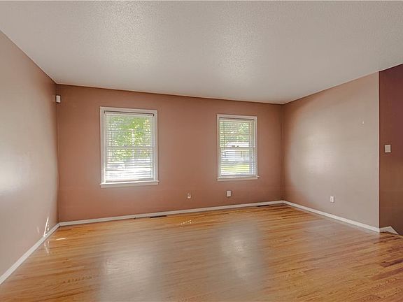 5th image of 11724 Fremont Ave