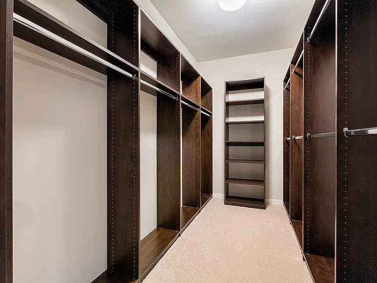 Four Seasons Apartments — Photo 30