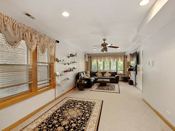 4th image of 3739 N Albany Ave