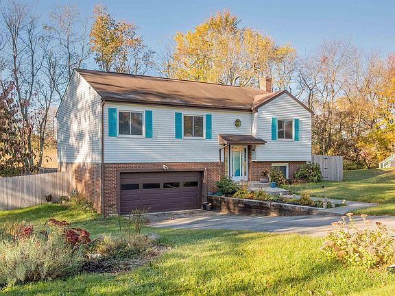 2nd image of 1005 Horseshoe Ln