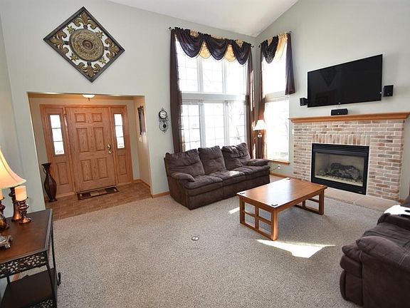 3rd image of 602 Bridlewood Ln