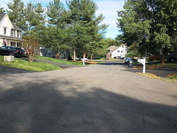 5th image of Lien 13 Queensmill Ct