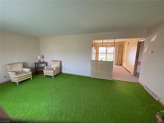 4th image of 2388 Stanford Dr