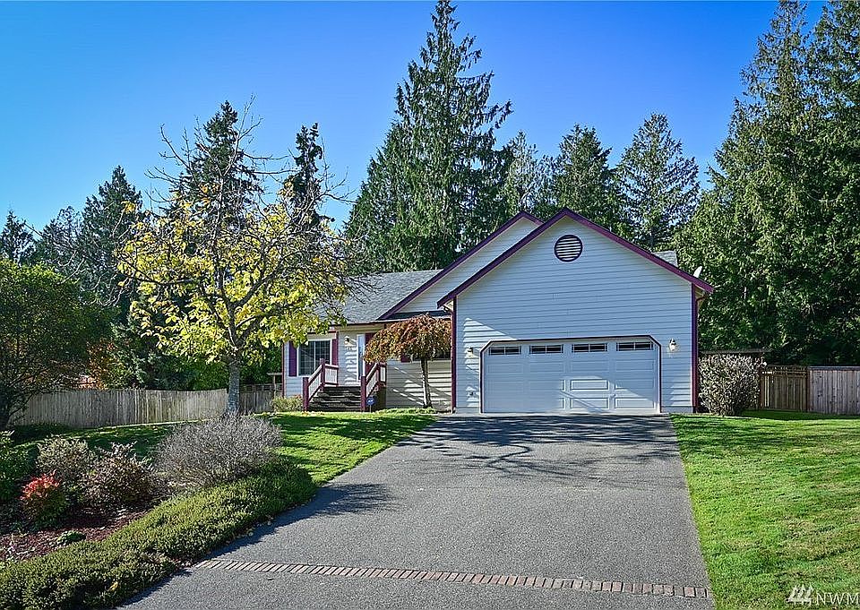 Another view of the front of this beautiful one-story HOME!