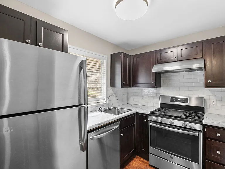 Wesley Apartments — Photo 15