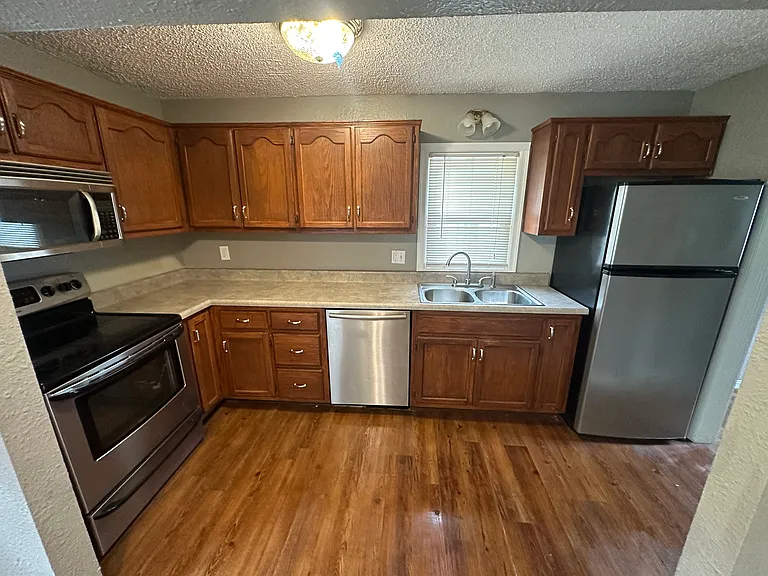 20201 E Truman Rd — Photo 7