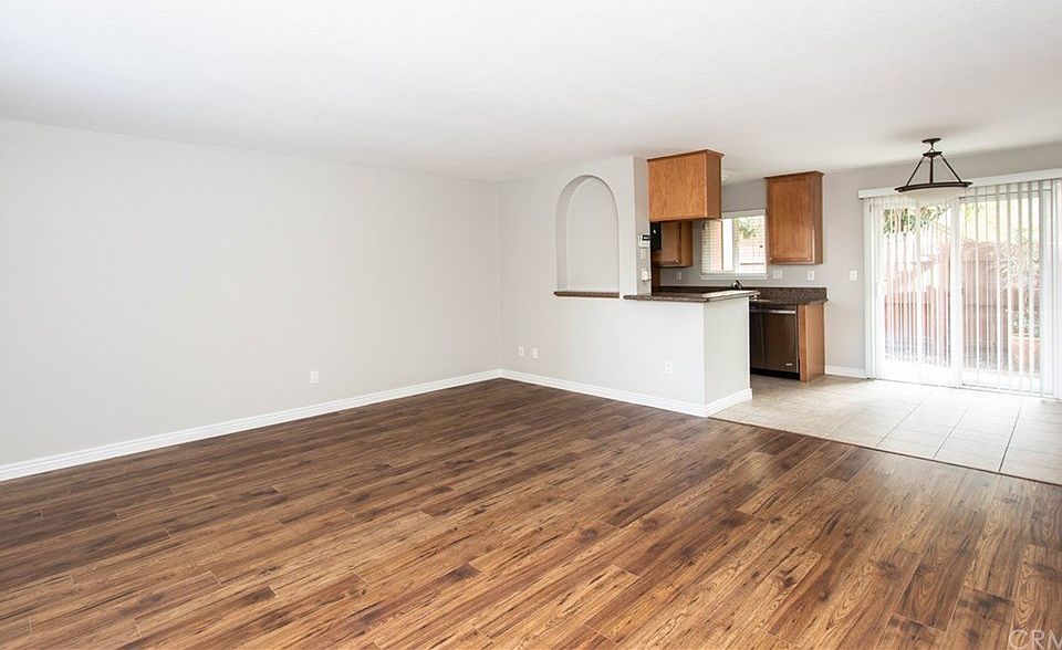 1st image of 1000 Estes St Unit 19