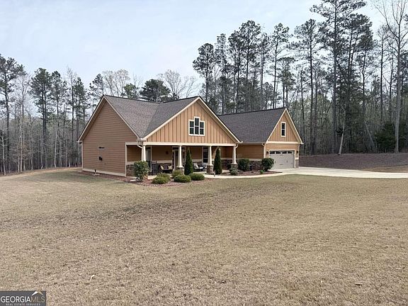 3rd image of 160 Hickory Ln