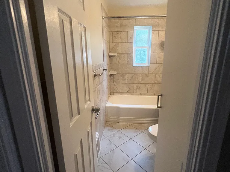 472 E 222nd St #1 — Photo 21